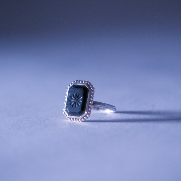 Tiffany Ziegfeld Daisy Onyx Ring - Picture 2 of 6